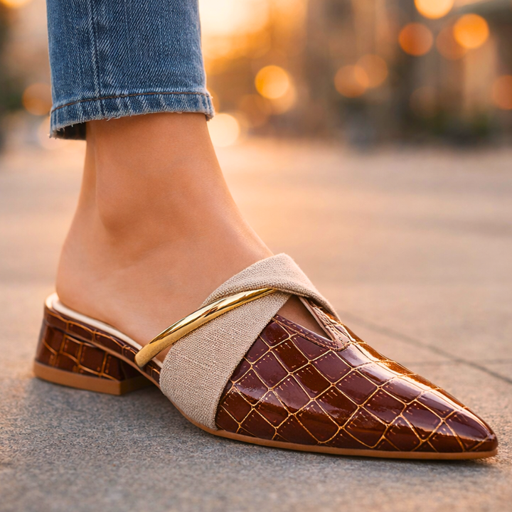 Vivette | Mule Pointue avec Accent Doré