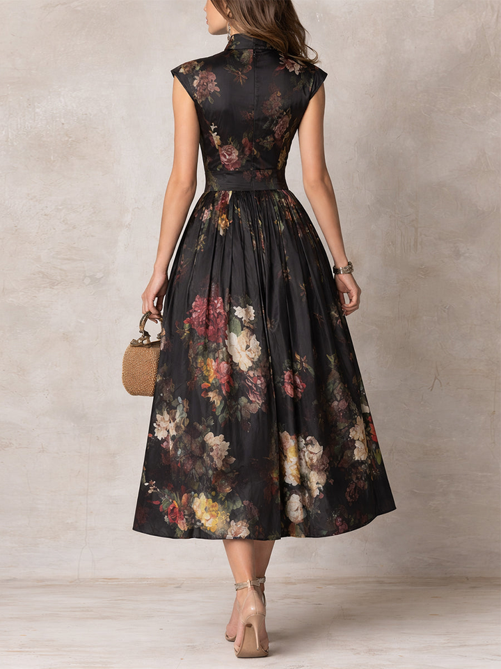 Violetta - Robe Midi Noire en Satin Plissé avec Motif Floral et Décolleté en O